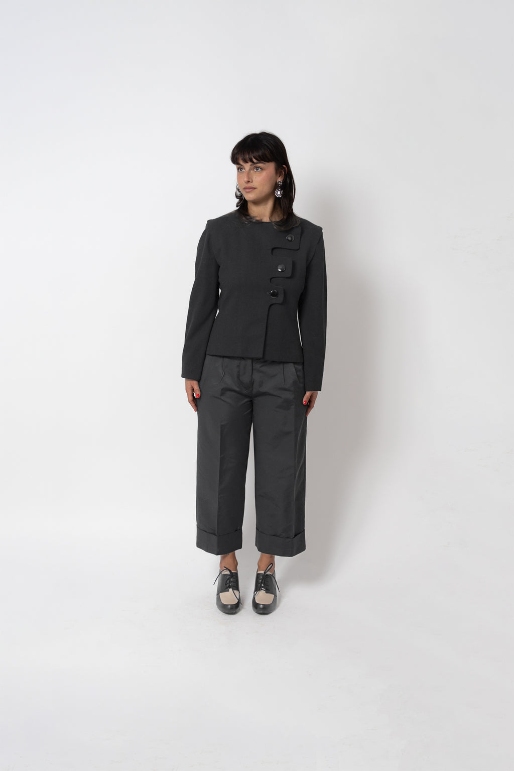Veste asymétrique noire Pierre Cardin - taille 40 - pièce de créateur - seconde main luxe 
