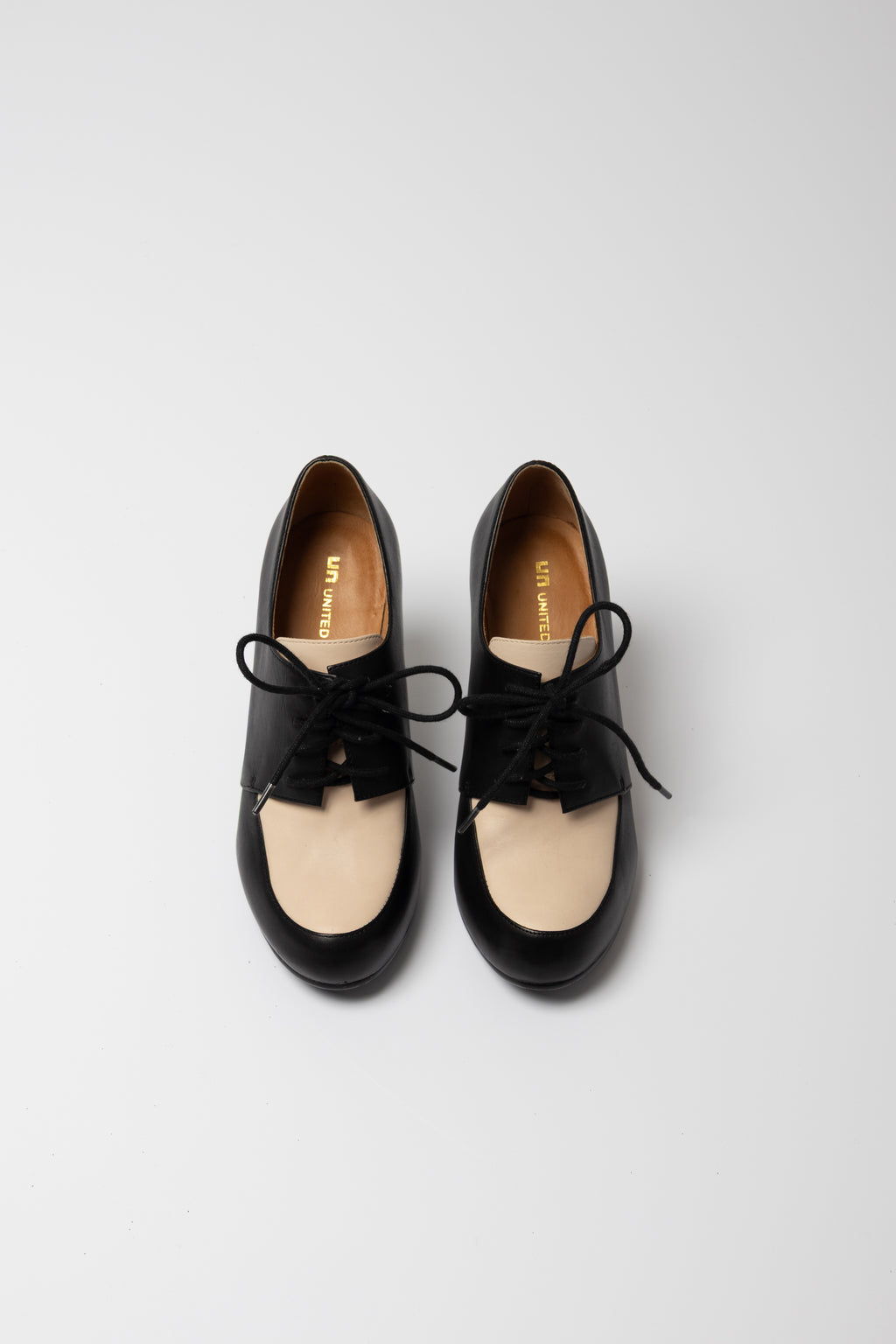 Richelieux à talon sculptural United Nude bicolore noir et beige seconde main