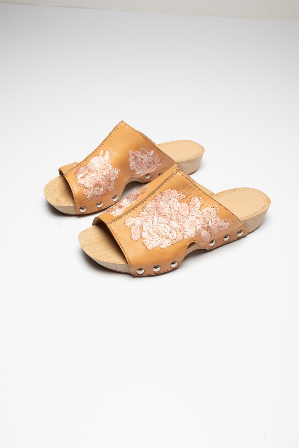 Sabots en Cuir Brodés – Alexander McQueen