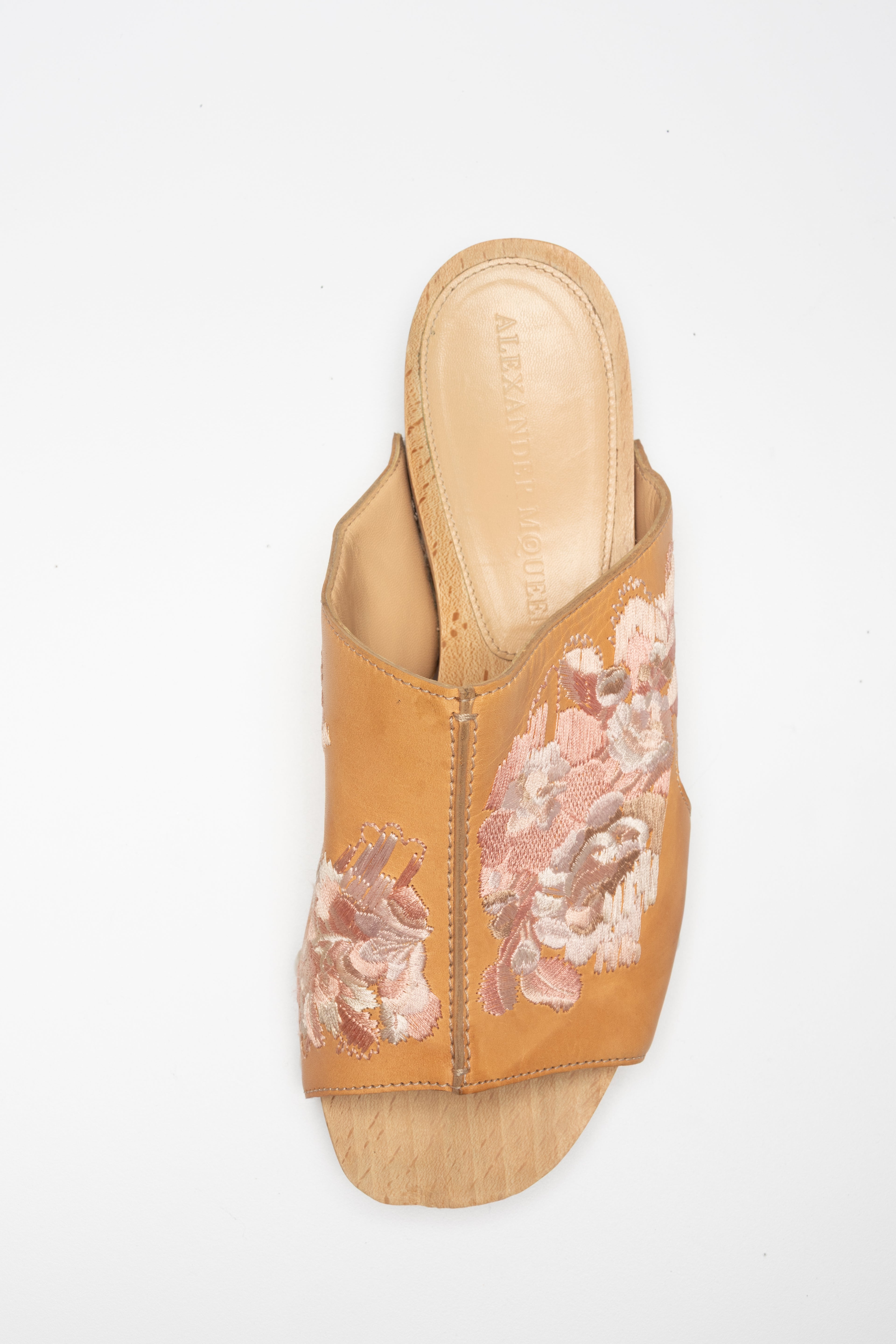 Sabots en Cuir Brodés – Alexander McQueen