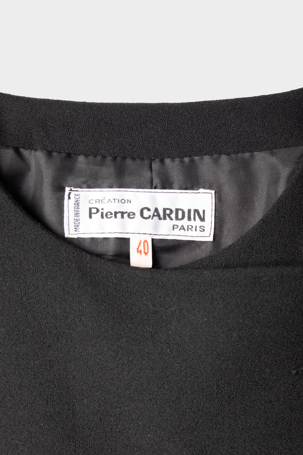 Détail étiquette veste asymétrique noire Pierre Cardin - taille 40 - pièce de créateur - seconde main luxe 